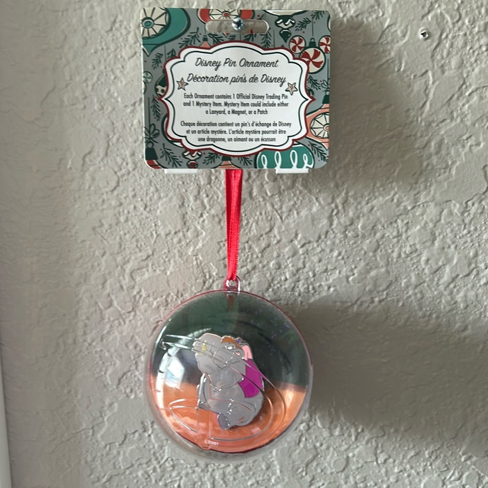 Disney Parks Christmas Ornament Pin Aladdin Abu Elephant + Mystery item. 2022